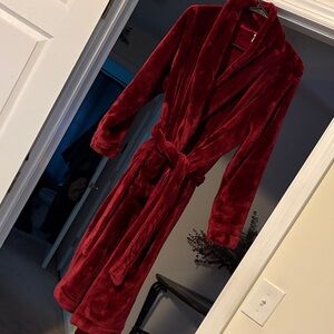 Stars Above Plush Burgundy Women's Robe with Pockets in XS